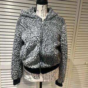 Comfy cozy cropped inner/outer zip up w/hood black/white/gray marled look size S